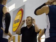 Israeli volleyball coach uses Holocaust lessons