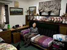 Israelis seek to comfort Holocaust’s loneliest survivors