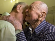 102-year-old Holocaust survivor unites with newly discovered nephew