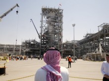 IMF: Volatile politics and oil prices hinder Mideast growth